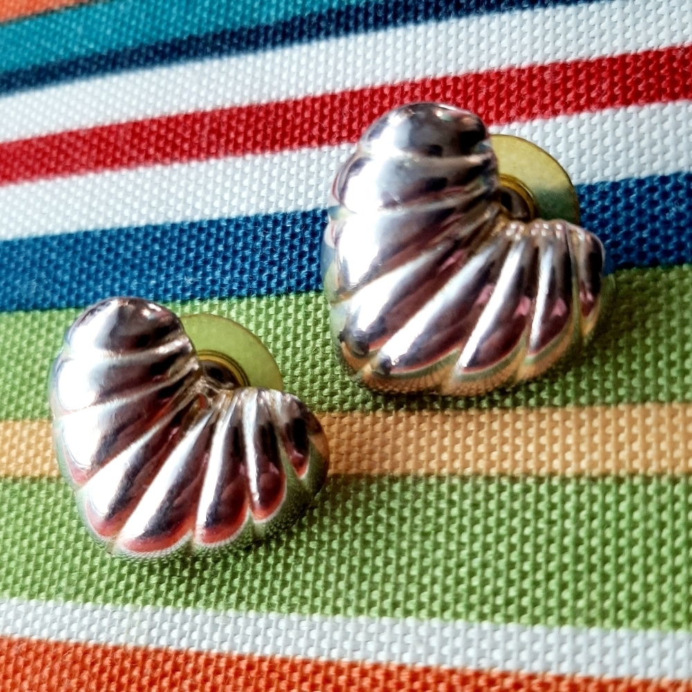 SILVER TONED HEART EARRINGS - Picture 3 of 5
